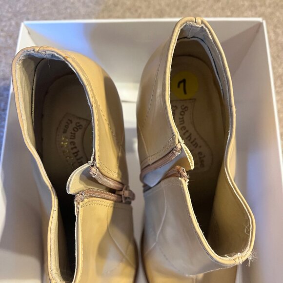 Somethin' Else from Skechers Light Beige/Cream Ankle Booties, Size 7 - Picture 11 of 16